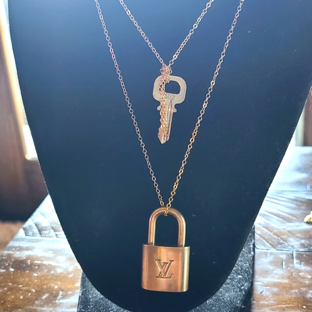 Authentic LV lock and key #302